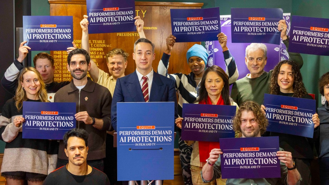 Attori britannici richiedono protezioni contro l'IA per salvaguardare i diritti lavorativi