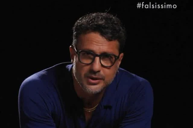 Alfonso Signorini parla dopo lo scandalo: "Affido tutto ai miei legali"