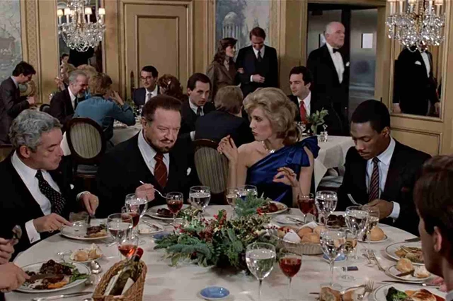 Programmazione Natalizia di Mediaset: Cosa Aspettarsi e Chi Va in Pausa