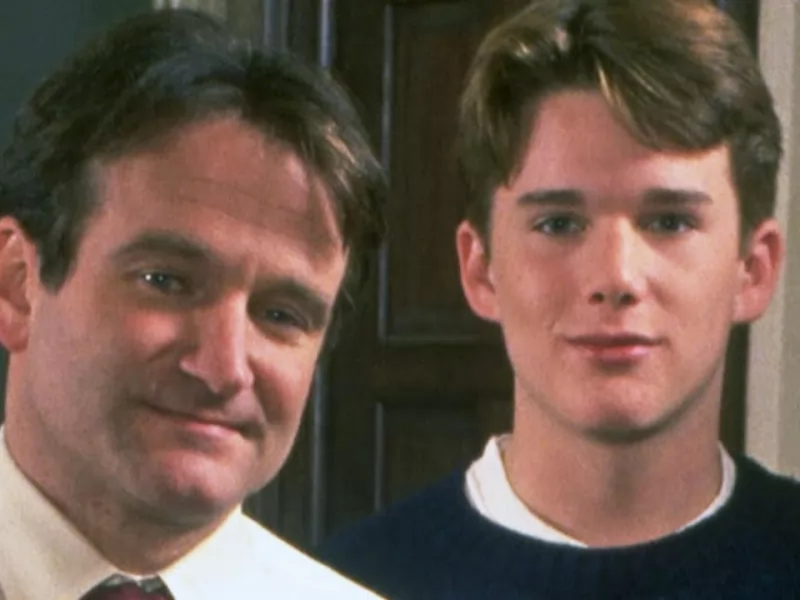 Ethan Hawke ricorda Robin Williams: un angolo buio sul set de 'L'Attimo Fuggente'