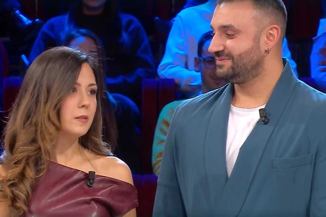 Tensione e Divertimento in Diretta: Stefano De Martino e il Concorrente Cristiano a Affari Tuoi