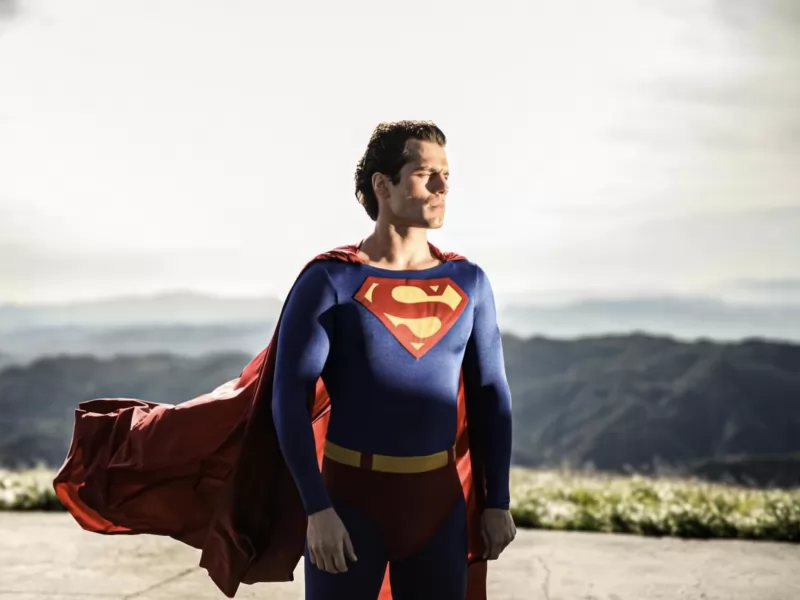 Henry Cavill indossa il costume di Christopher Reeve: la sorprendente foto di Zack Snyder