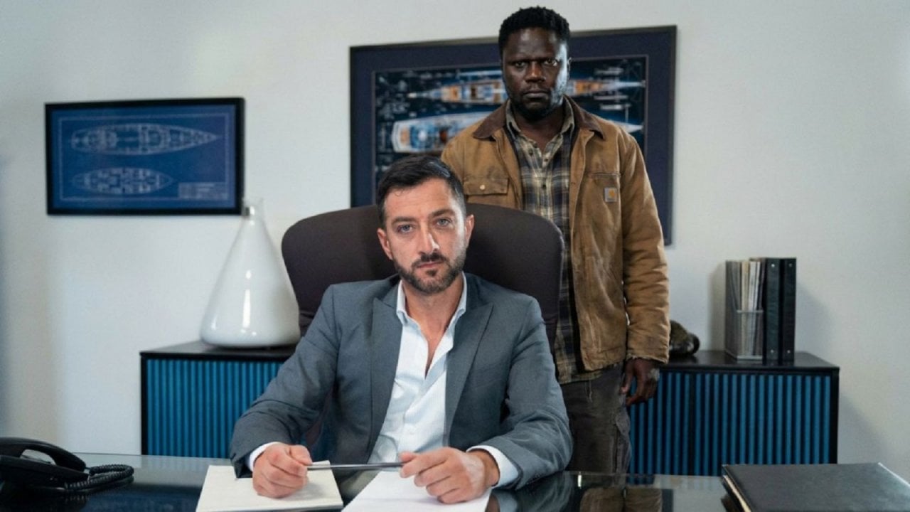 Un Posto al Sole: Anticipazioni del 17 Dicembre - Okoro in Difesa di Gennaro Gagliotti