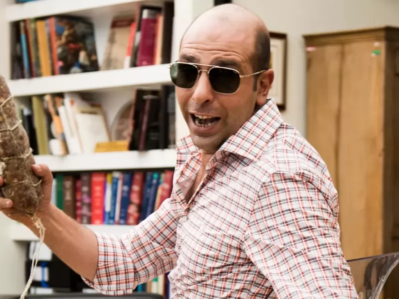 Checco Zalone: le sue canzoni tra satira e genialità