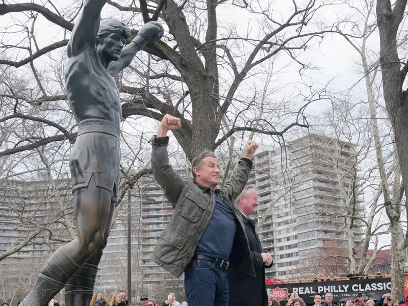 Sylvester Stallone saluta la statua di Rocky: scopri dove andrà