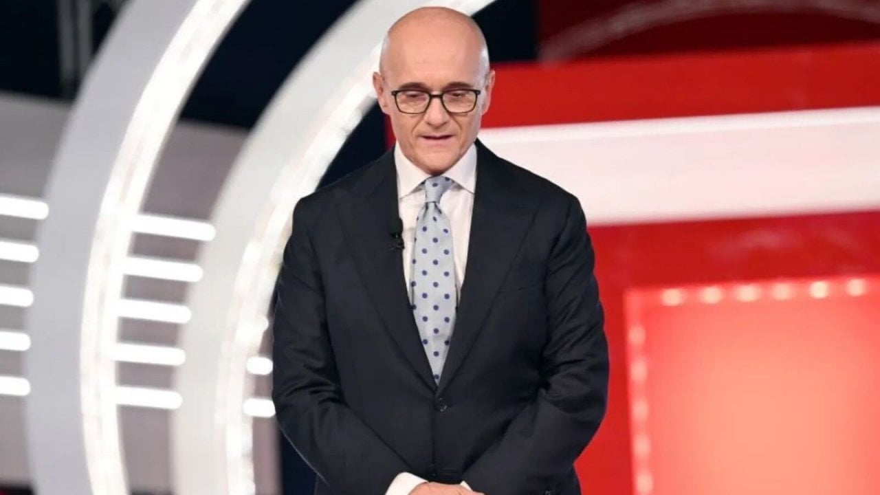 Alfonso Signorini contro i colossi del web: la battaglia per la reputazione