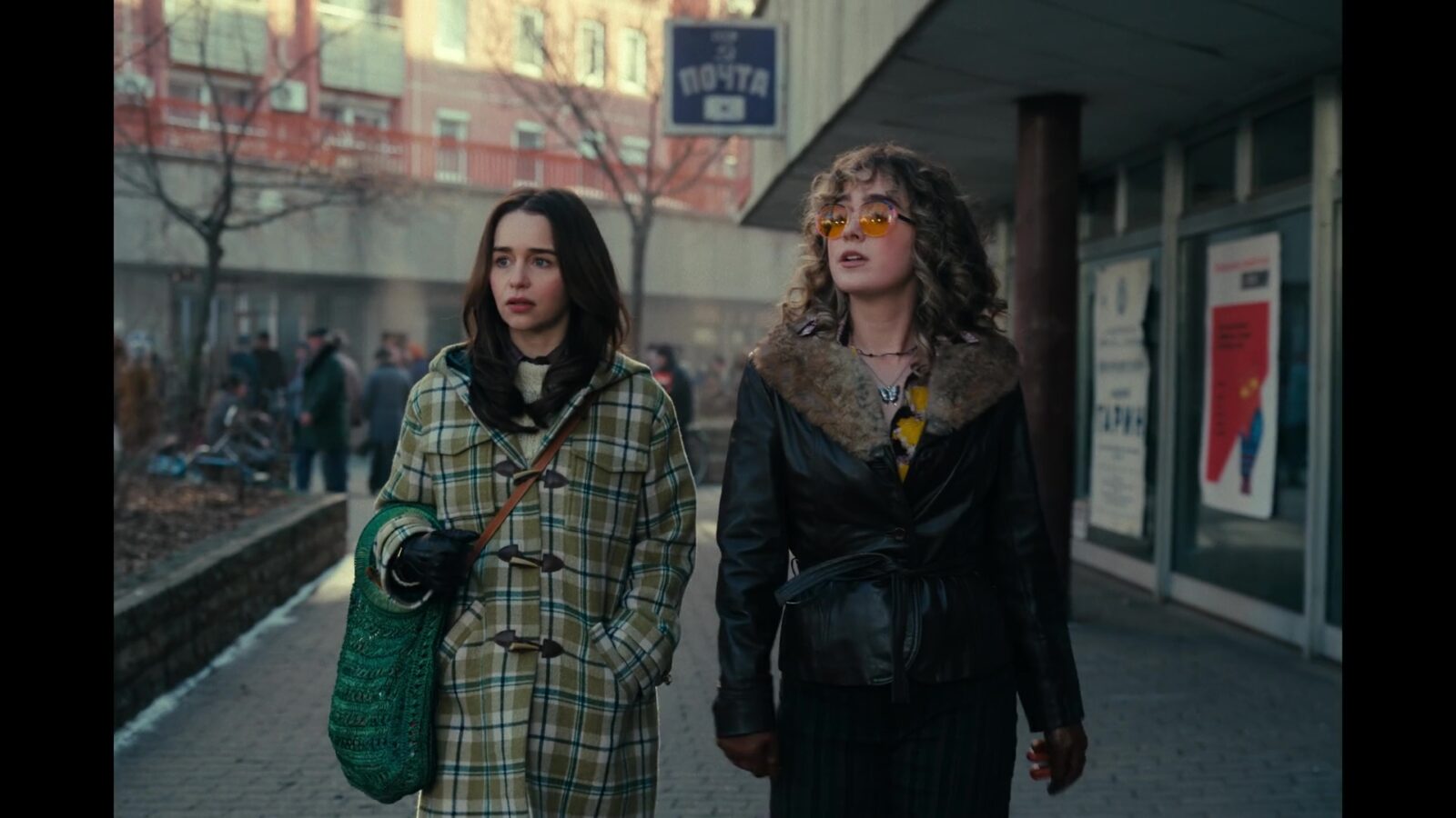 Ponies: Il Ritorno di Emilia Clarke in una Commedia Spionistica