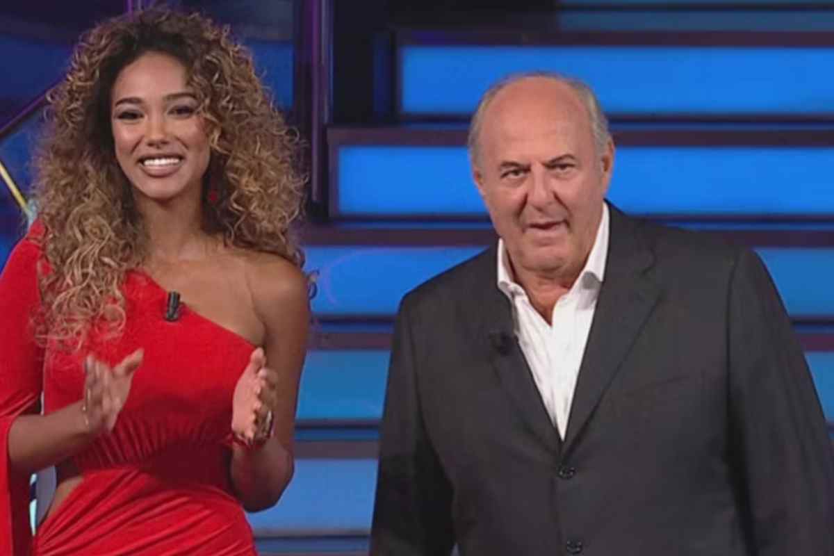 Gerry Scotti sorprende a La Ruota della Fortuna: il gesto che ha fatto ridere tutti